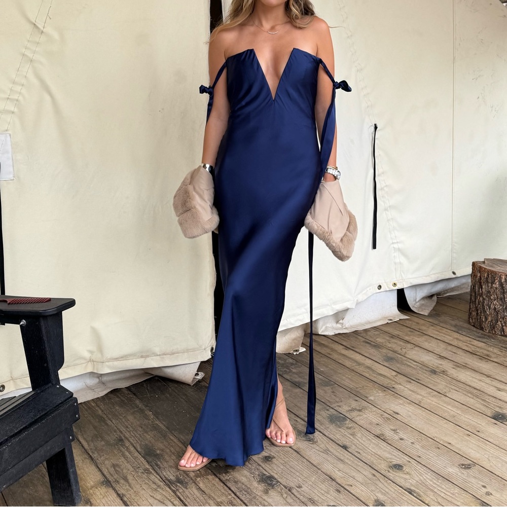 Chic Strapless Navy Dress